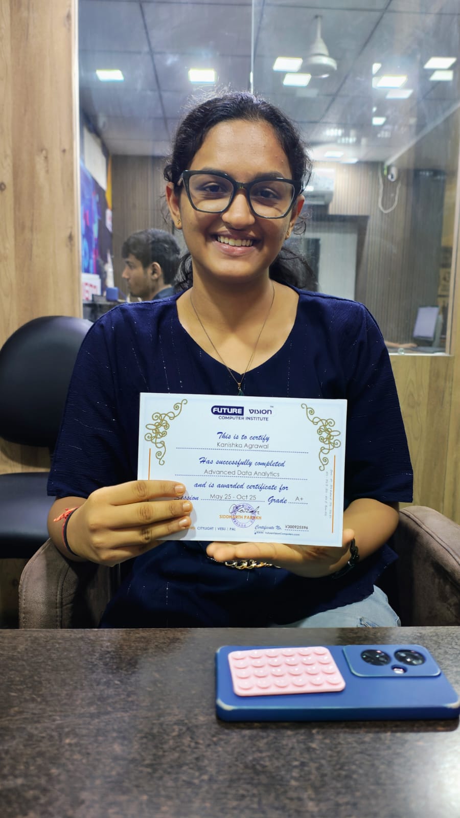 Kanishka Agarwal holding her Future Vision certificate