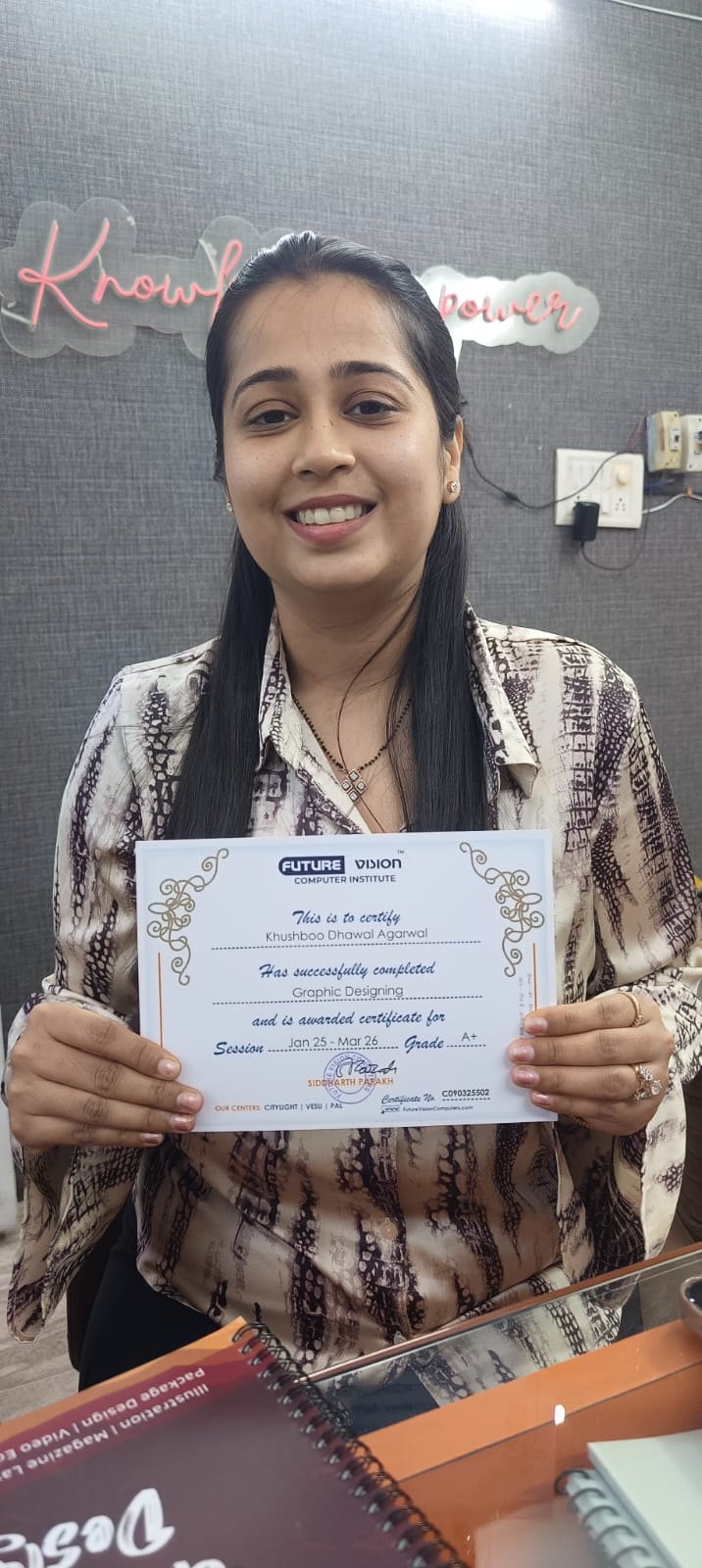 Khushboo Agarwal holding her Future Vision certificate