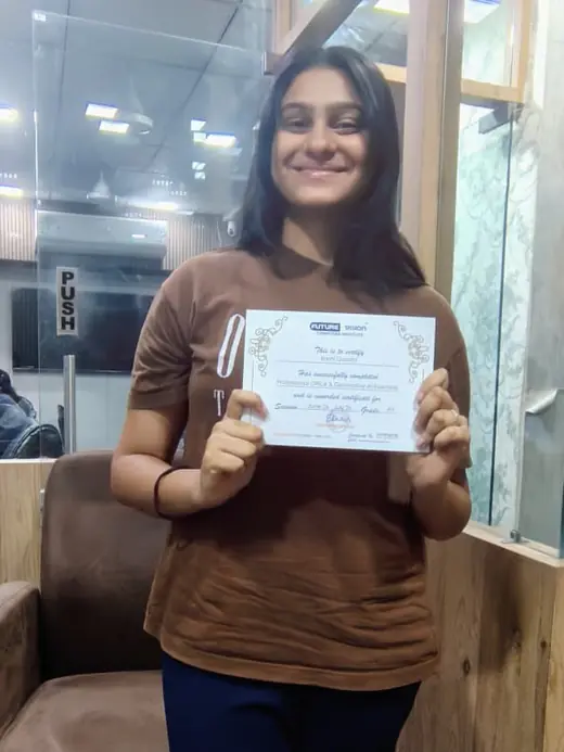 Rashi Gandhi holding her Future Vision certificate